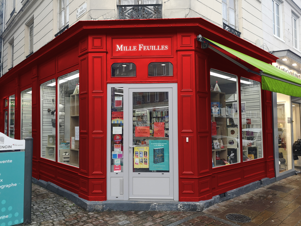 Devanture de la librairie Mille-feuilles